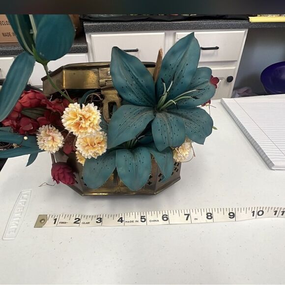 Vintage Brass Box w/Flowers - Picture 5 of 6